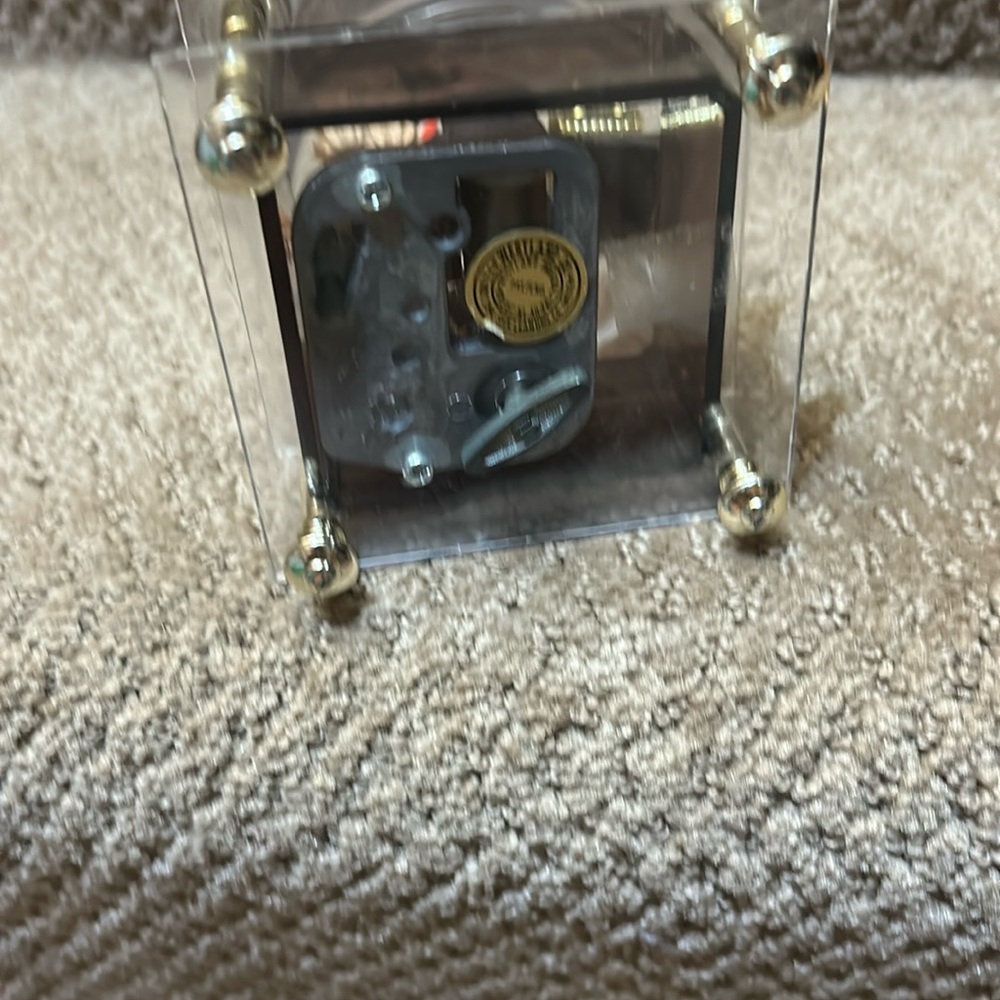 Working Vintage Japanese Doll Music Box with Gold Pagoda Vintage Geisha - Picture 6 of 8